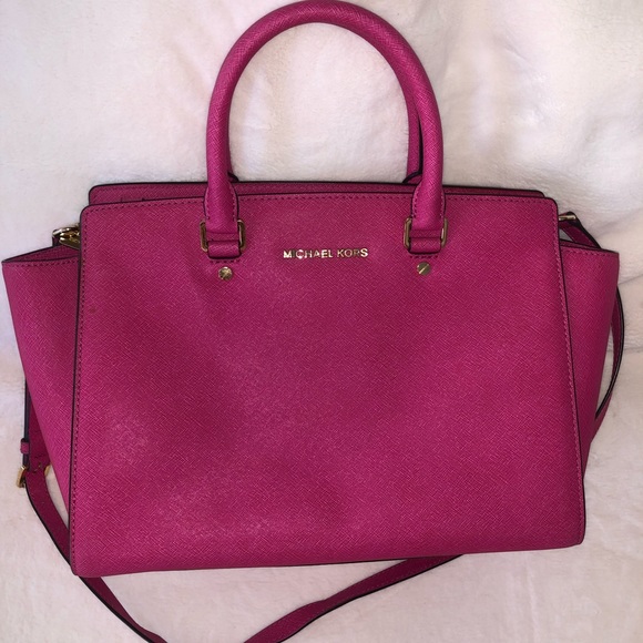 Michael Kors Leather Bag. - Picture 1 of 5